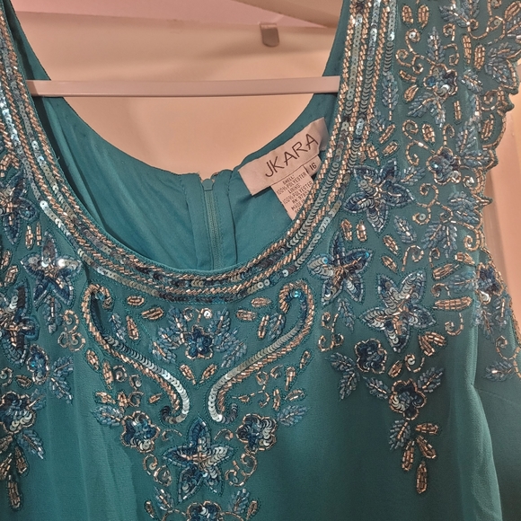 Ladies Beaded Dress - Picture 4 of 8